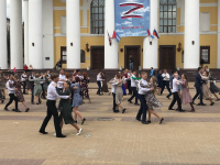 В Калуге станцевали "Вальс Победы"