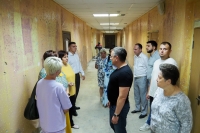 Дмитрий Денисов проконтролировал ход капитального ремонта в школе №15