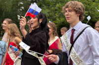 Выпускники прошли по Калуге