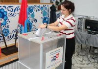 Калужане приходят голосовать семьями