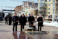 В Калуге возложили цветы к могиле Неизвестного солдата