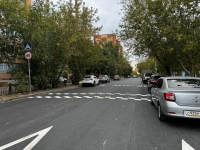 На улице Огарева начали наносить дорожную разметку