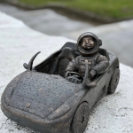 В космический праздник в Калуге появился новый космонавтик