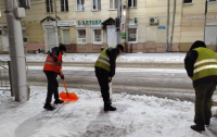 Службы города в круглосуточном режиме борются с последствиями непогоды