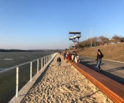 Дмитрий Денисов принял предложение калужского блогера прокатиться на доске по набережной
