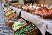 Калужским пенсионерам предложили торговать сезонной продукцией в специально оборудованных местах