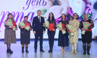 Калужанок поздравили с праздником 8 Марта