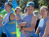 В Калуге состоялось шествие десантников по улице Кирова