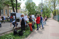 На улице Воскресенской высадили яблони 
