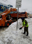 За сутки на дороги Калуги высыпано более 200 тонн песка