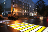Пешеходные переходы в районе школ оснастят проекцией дорожной разметки