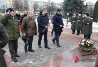 К памятникам маршалу Жукову возложили цветы