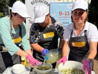 Продукцию калужских фермеров представили на "Фестивале окрошки"