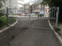 Ищем владельцев металлических ворот (ул.Маяковского, возле д.45)