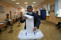 Дмитрий Денисов проголосовал на выборах депутатов Госдумы