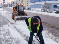 Уборка в городе не прекращается
