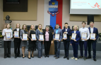 Одаренные школьники и педагоги получили премии Городской Управы
