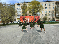 В сквере Тайфун наградили победителей детского конкурса рисунков