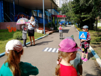 Дошкольники поучаствовали в конкурсе рисунков на асфальте