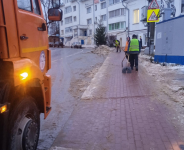 Уборка города продолжается в круглосуточном режиме 