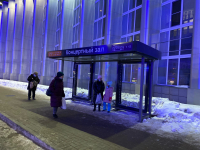 У здания областной филармонии установили умную остановку