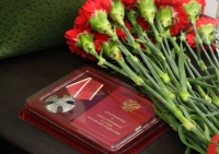 Родителям калужских военнослужащих вручили государственные награды