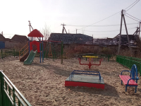 В деревне Канищево появились две детские площадки