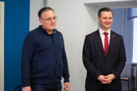 Дмитрий Денисов заехал лично поздравить директора года с заслуженной победой