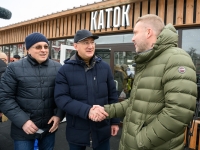 Владислав Шапша осмотрел каток на Старом Торге накануне его открытия