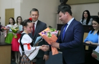 Церемония вручения свидетельств о занесении на детскую Доску почета