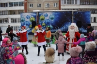 В микрорайонах Калуги стартовали новогодние программы 