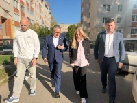 На улице Изумрудной завершается укладка нового асфальта