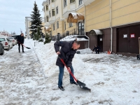 Сотрудники Городской Управы Калуги вышли на уборку снега