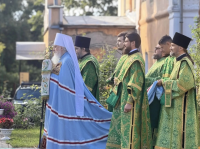 Дмитрий Денисов принял участие в Божественной литургии Свято-Лаврентьевого монастыря