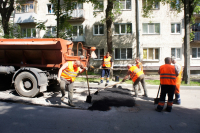 В Калуге продолжается проведение ямочного ремонта 