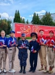 В Калуге росгвардейцы и юнармейцы дарили прохожим флажки в преддверии Дня Флага
